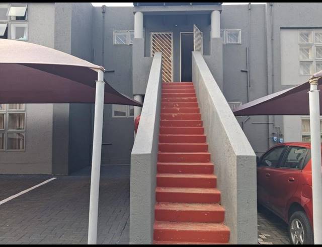2 BEDROOM TOWNHOUSE FOR SALE IN MULBARTON